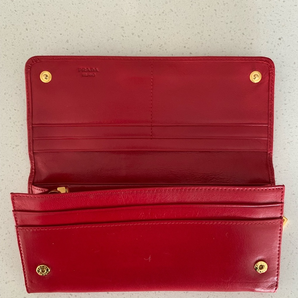 One of a kind rare brand new authentic leather Prada wallet - Picture 4 of 8